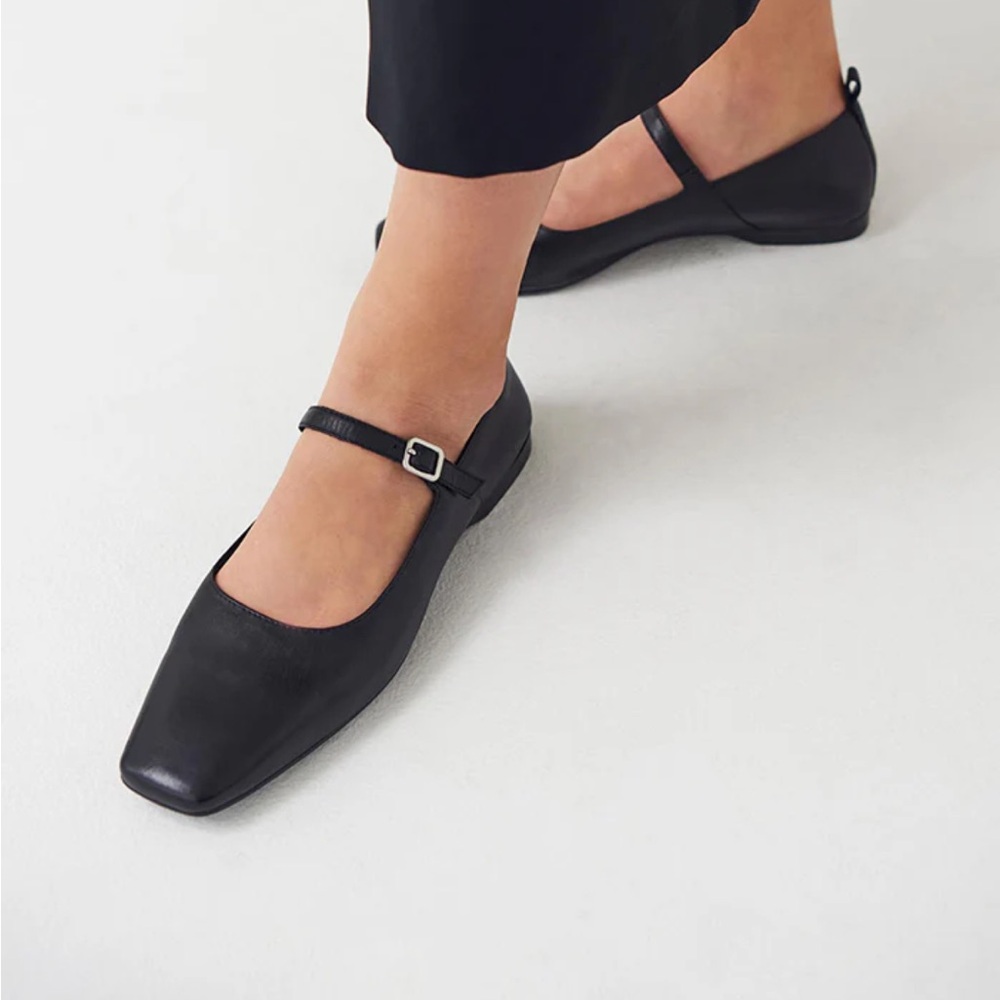 NWT Vagabond Black Flats Timeless Loafers size 39